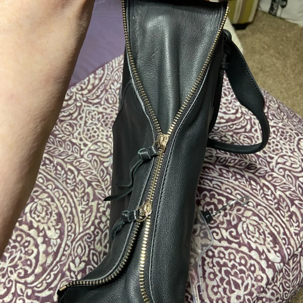 Vince Camuto, nice black leather tote bag - Picture 9 of 9